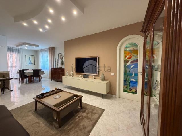 Appartamento in vendita di 90 m² in Via Luigi Cavallaro, 4