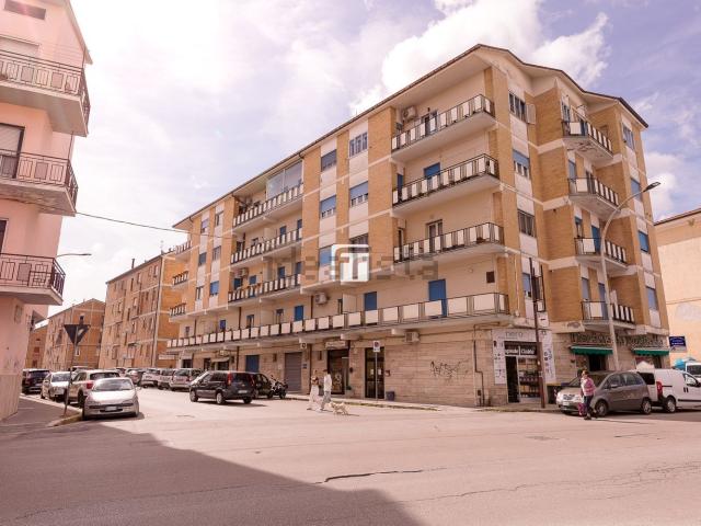 Appartamento in vendita di 90 m² in Via Luigi Einaudi, 11