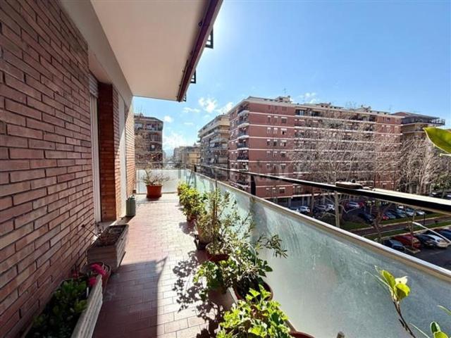 Appartamento in vendita di 90 m² in Viale Giulio Agricola