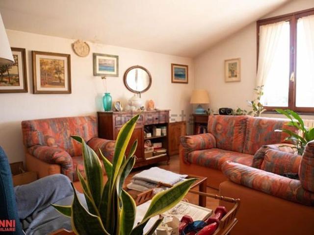 Appartamento in vendita di 90 m² in Via Montanara
