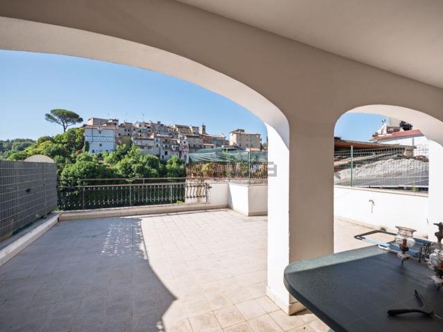 Appartamento in vendita di 90 m² in Via Monte Marino, 101