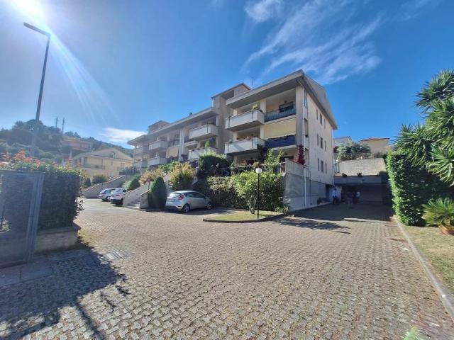 Appartamento in vendita di 90 m² in Via Monticelli