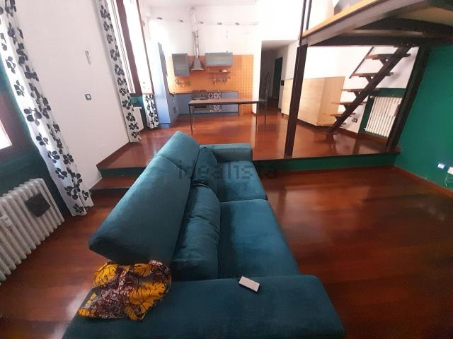 Appartamento in vendita di 90 m² in Via Oglio