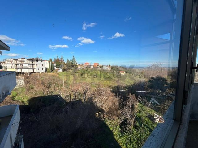 Appartamento in vendita di 90 m² in Via Ortonese, 70