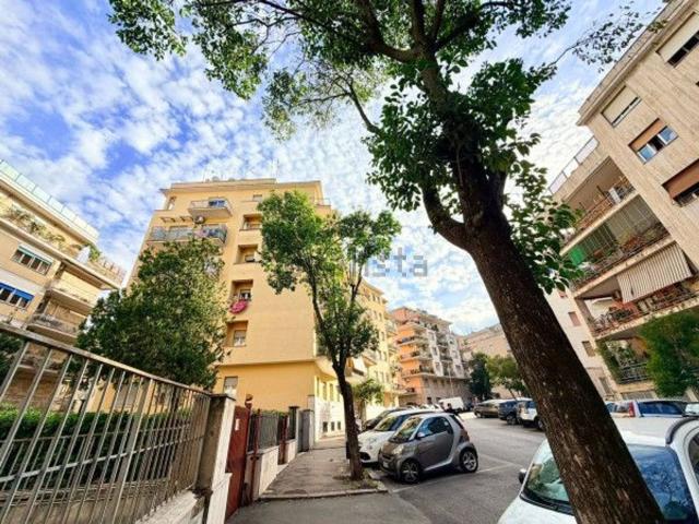 Appartamento in vendita di 90 m² in Via Paola Falconieri, 59