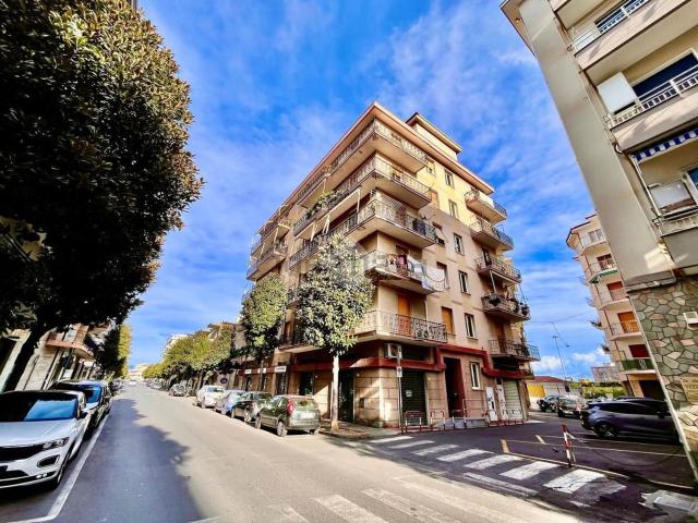 Appartamento in vendita di 90 m² in Via Patrioti, 134