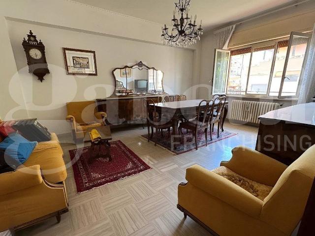 Appartamento in vendita di 90 m² in Via Pereto, 23