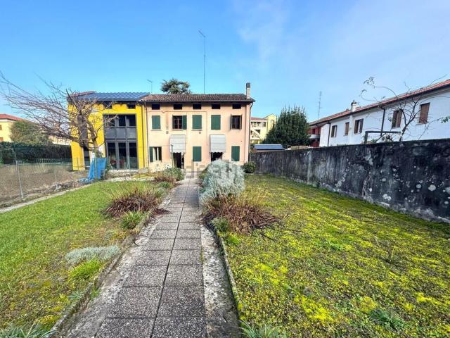 Appartamento in vendita di 90 m² in Via Perinotto, 1
