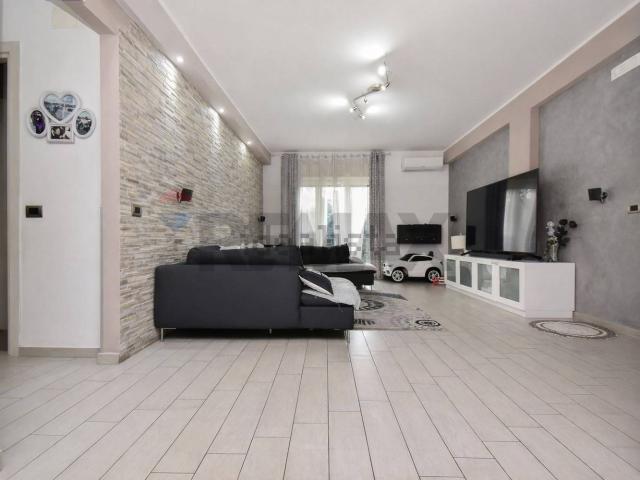 Appartamento in vendita di 90 m² in Via Pietra dell&apos Ova, 374