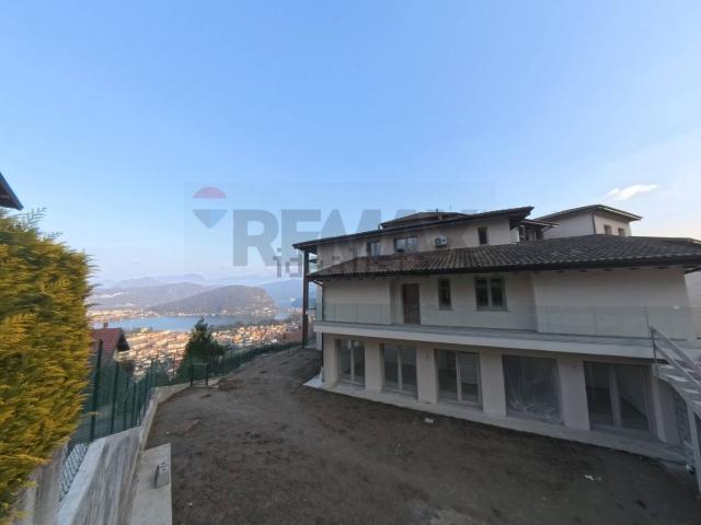 Appartamento in vendita di 90 m² in Via Ponte Tresa, 28