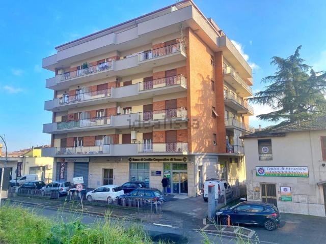 Appartamento in vendita di 90 m² in Via Prenestina Antica