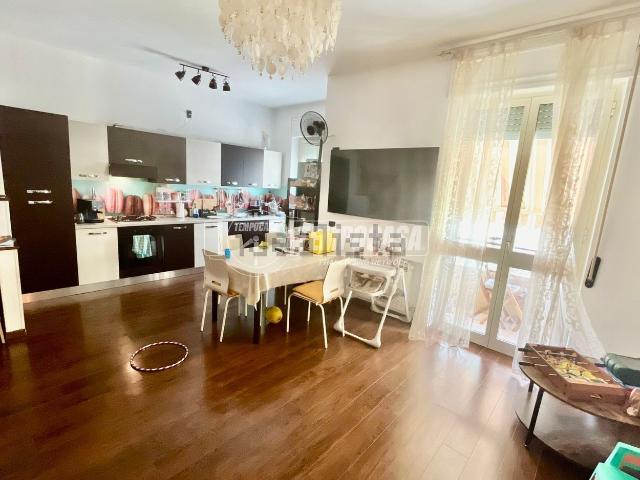 Appartamento in vendita di 90 m² in Via Raffaele D&apos Ortensio, 8