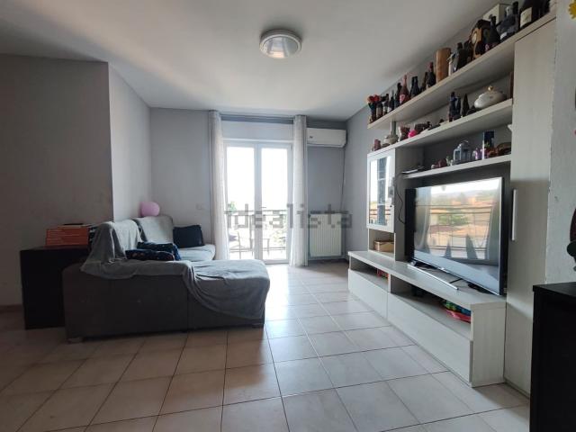 Appartamento in vendita di 90 m² in Via Riccardo Zandonai
