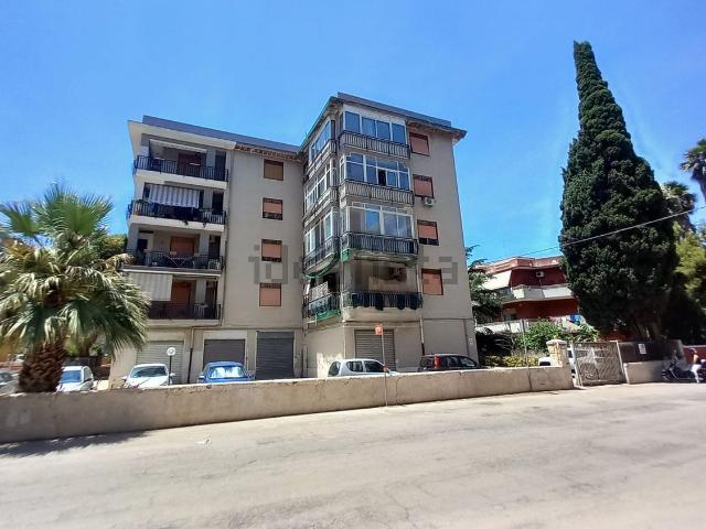 Appartamento in vendita di 90 m² in Via Rosolini, 27
