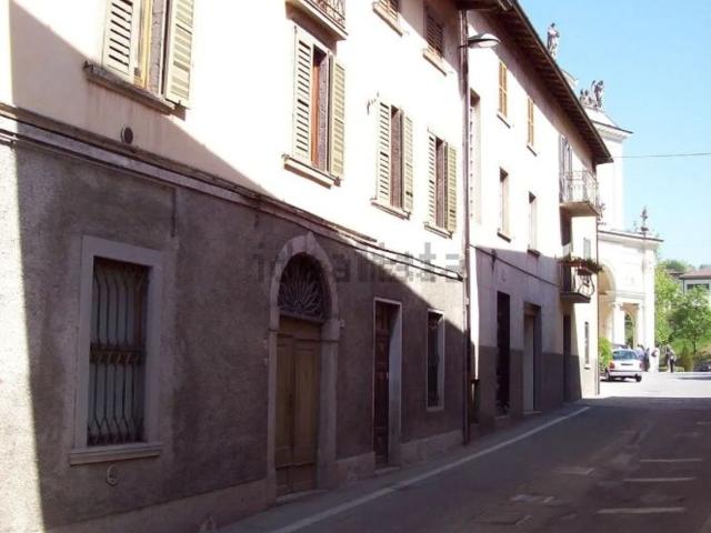 Appartamento in vendita di 90 m² in Via Sant’Omobono