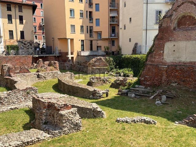 Appartamento in vendita di 90 m² in Via Sant&apos Agnese