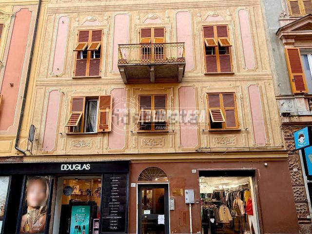 Appartamento in vendita di 90 m² in Via Sestri, 20
