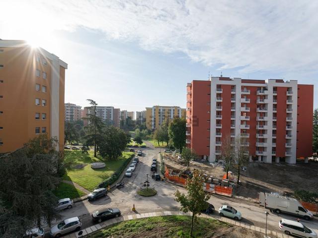 Appartamento in vendita di 90 m² in Via Sporting Mirasole, 25