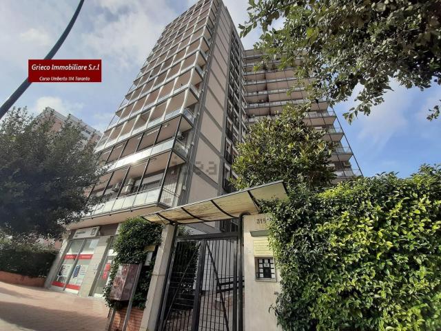 Appartamento in vendita di 90 m² in Viale Magna Grecia, 318