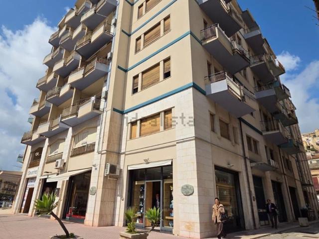Appartamento in vendita di 90 m² in Viale Medaglie D&apos Oro