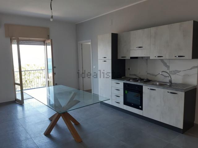 Appartamento in vendita di 90 m² in Viale degli oleandri, 54