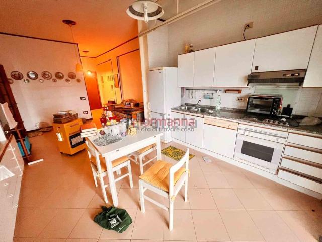 Appartamento in vendita di 90 m² in Viale delle Acacie, 216