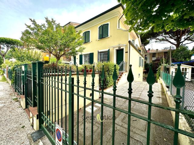 Appartamento in vendita di 90 m² in Viale E. de Amicis, 71