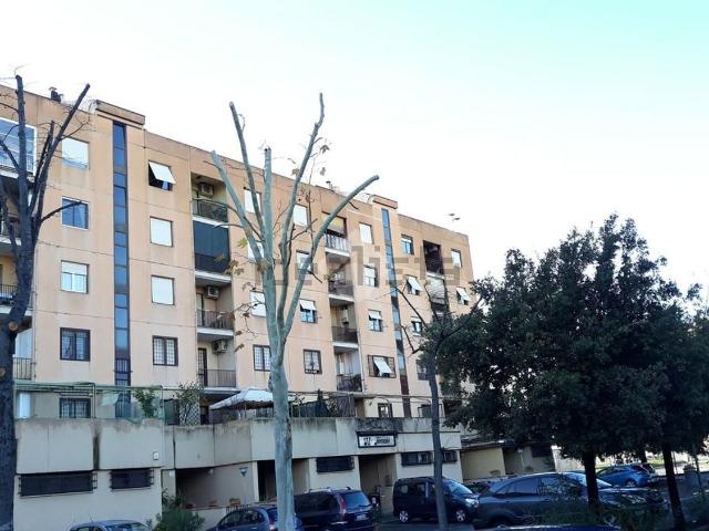 Appartamento in vendita di 90 m² in Viale Pietro Anderloni, 10