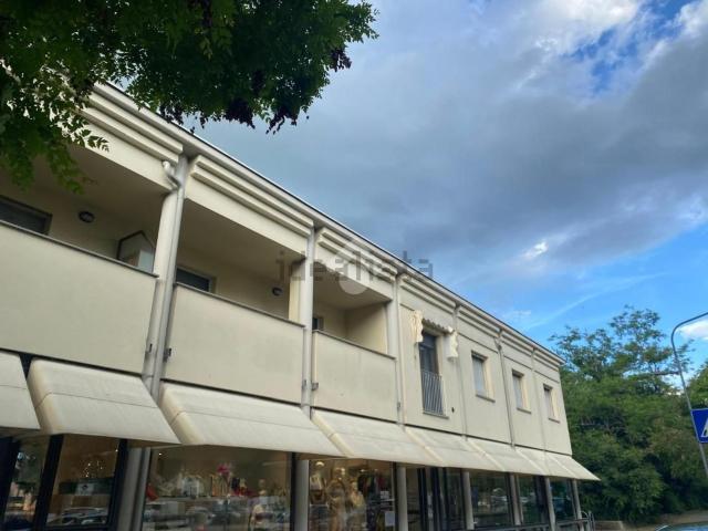 Appartamento in vendita di 90 m² in Viale Sandro Pertini, 9