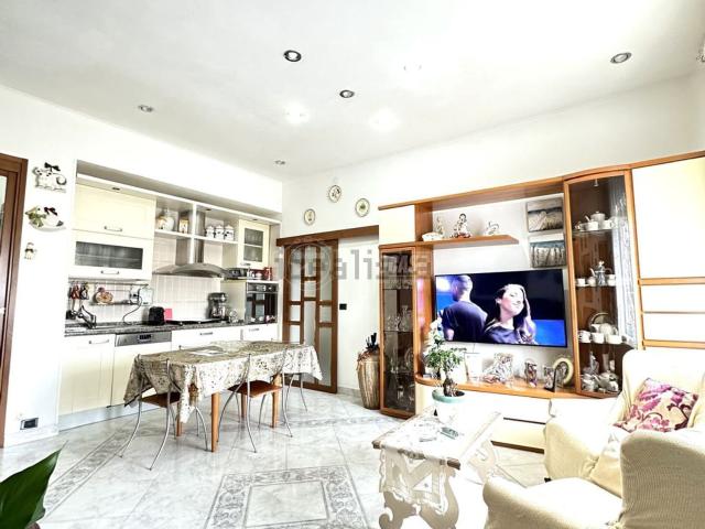 Appartamento in vendita di 91 m² in Piazza Luigi Settembrini, 4