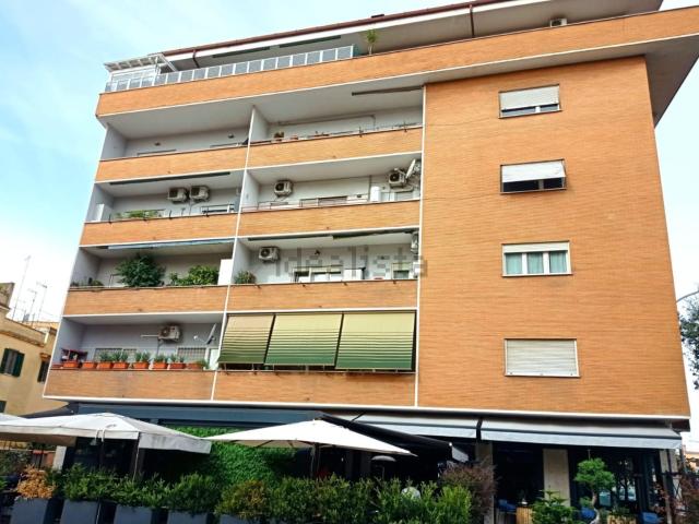 Appartamento in vendita di 91 m² in Via Tuscolana, 838