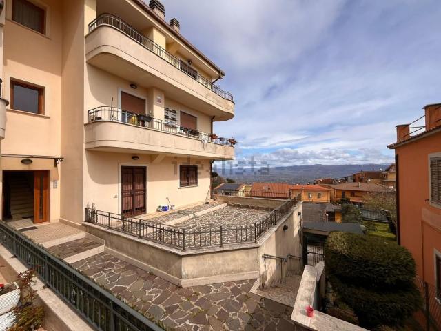 Appartamento in vendita di 91 m² in Via Vecchia della Fontana, 72