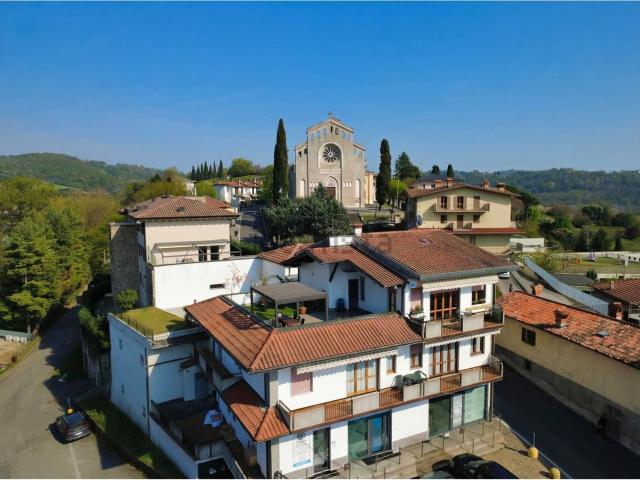 Appartamento in vendita di 91 m² in Via Collina Alta