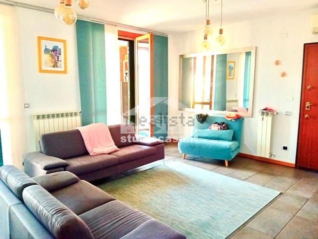 Appartamento in vendita di 91 m² in Via Rossate