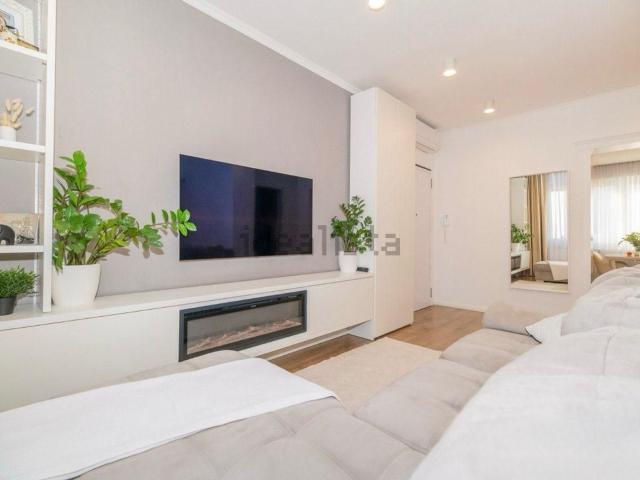 Appartamento in vendita di 91 m² in Viale Ciro Menotti, 57