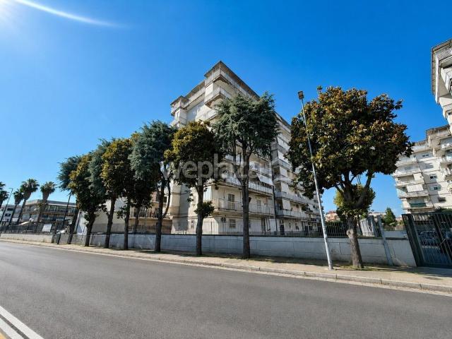 Appartamento in vendita di 91 m² in Viale dei Tigli, 27