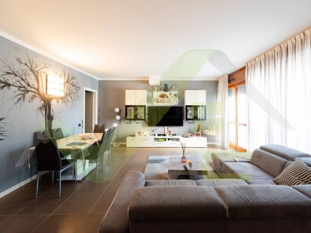 Appartamento in vendita di 91 m² in Viale Riccardo Gavazzi, 114