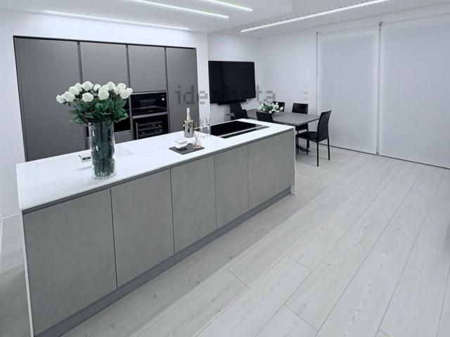 Appartamento in vendita di 91 m² in Viale Vittor Pisani