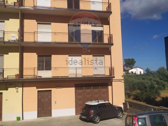 Appartamento in vendita di 925 m² in Via degli Oleandri