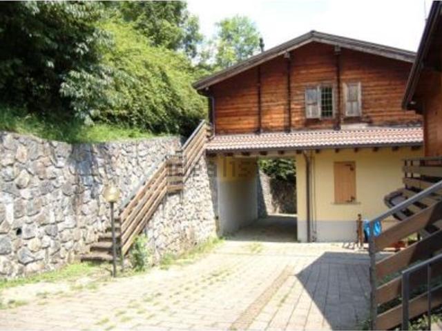 Appartamento in vendita di 92 m² in Via alle Fonti, 41