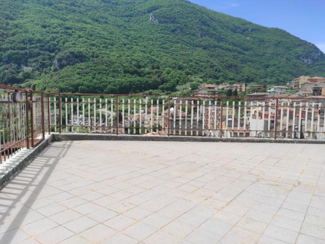 Appartamento in vendita di 92 m² in Via della rocca