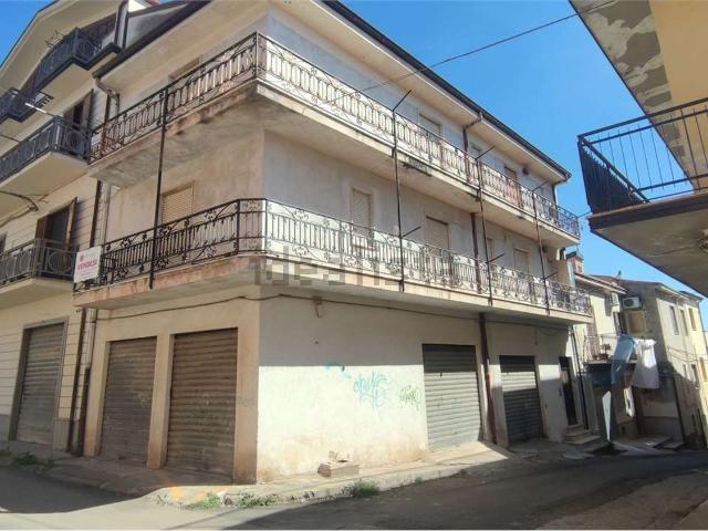 Appartamento in vendita di 92 m² in Via Giovanni Pascoli, 5