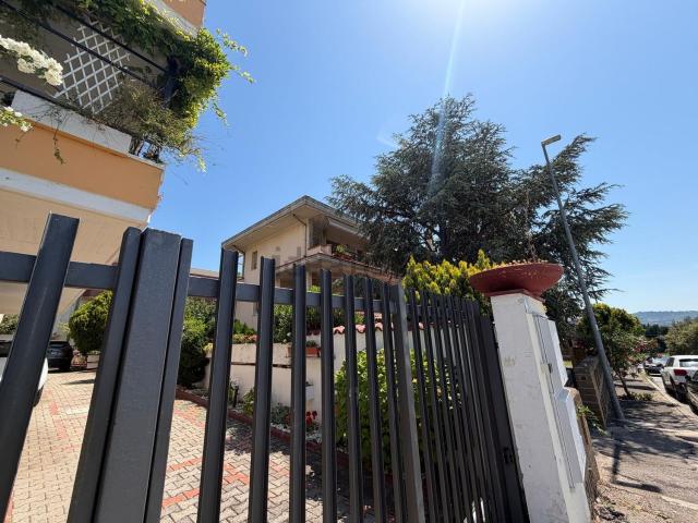Appartamento in vendita di 92 m² in Via Lago di Como