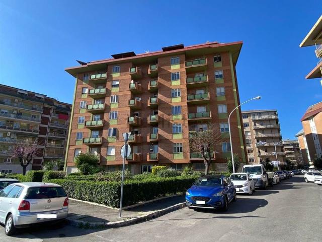 Appartamento in vendita di 92 m² in Via Lago di Varano, 91