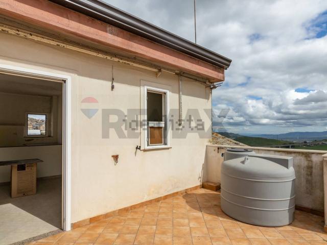 Appartamento in vendita di 92 m² in Via Lo Nobile, 27