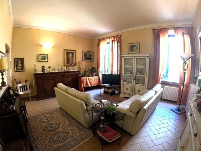 Appartamento in vendita di 97 m² in Via Trieste, 53036