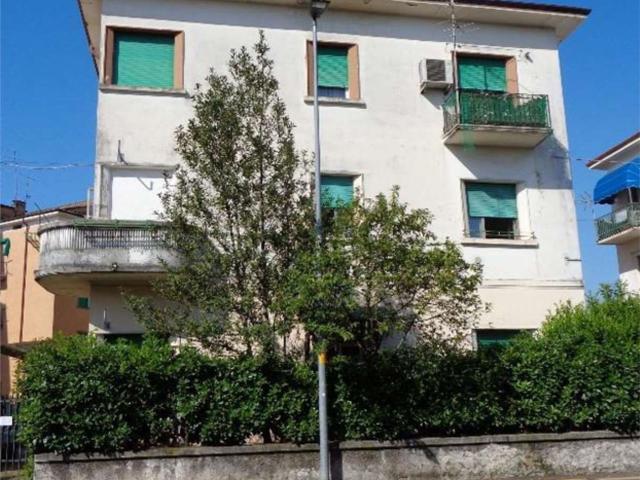 Appartamento in vendita di 97 m² in Via Volturno