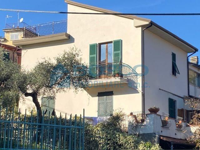 Appartamento in vendita di 97 m² in Via B. Gazzoli