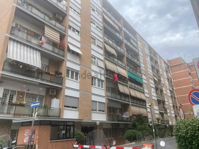 Appartamento in vendita di 97 m² in Via Carlo Tenca