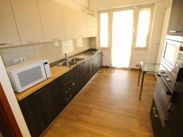 Appartamento in vendita di 97 m² in Via Carlo Camozzini